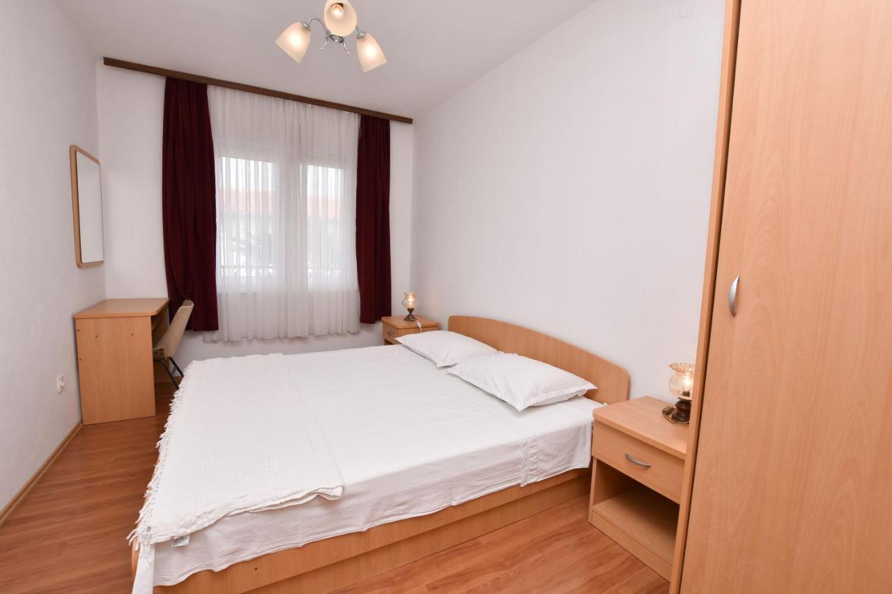 Apartments And Room Kiko Primosten Ngoại thất bức ảnh