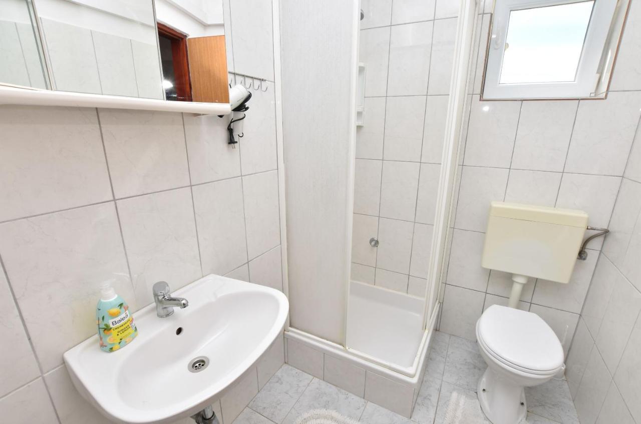 Apartments And Room Kiko Primosten Ngoại thất bức ảnh