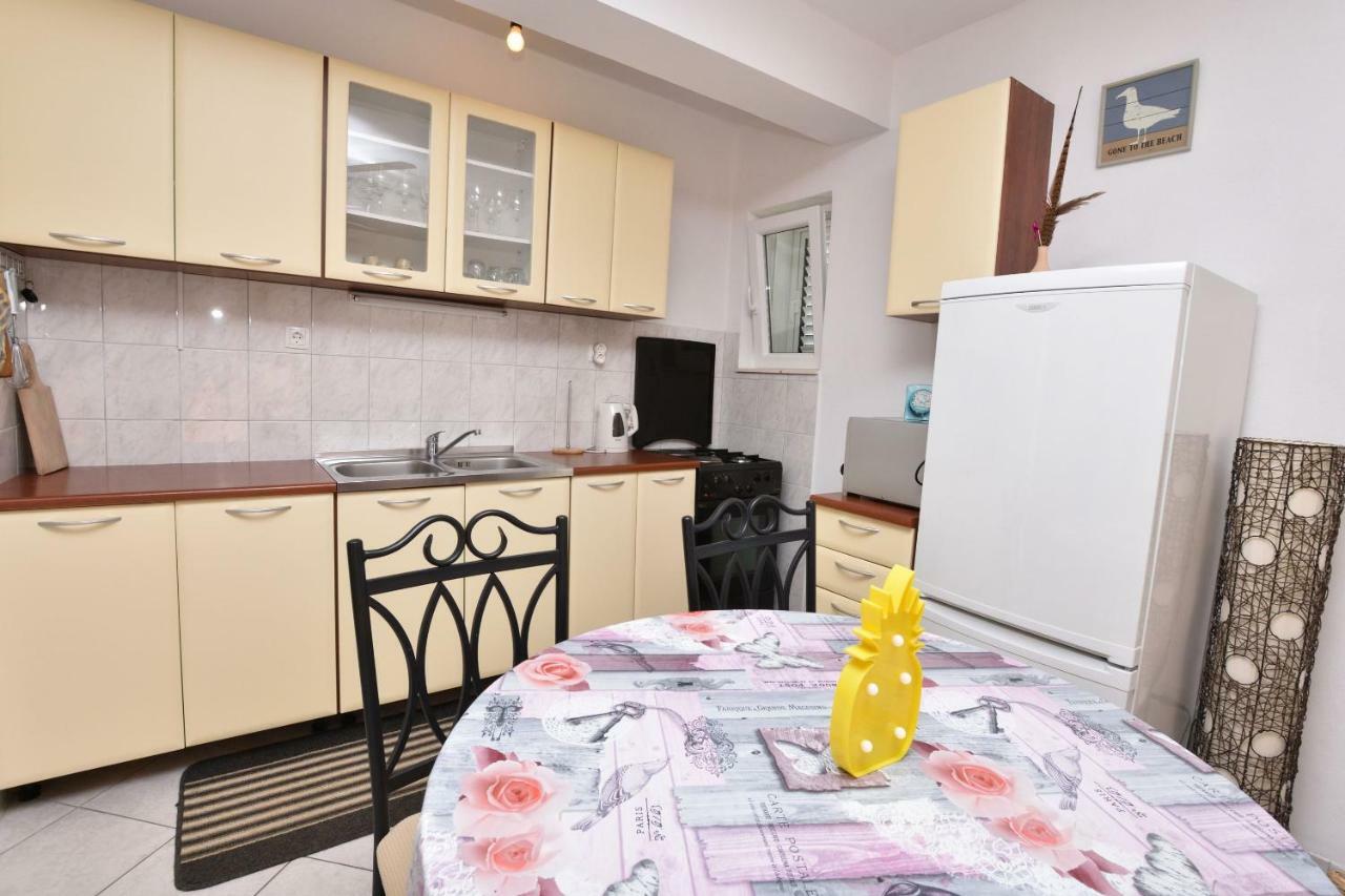 Apartments And Room Kiko Primosten Ngoại thất bức ảnh