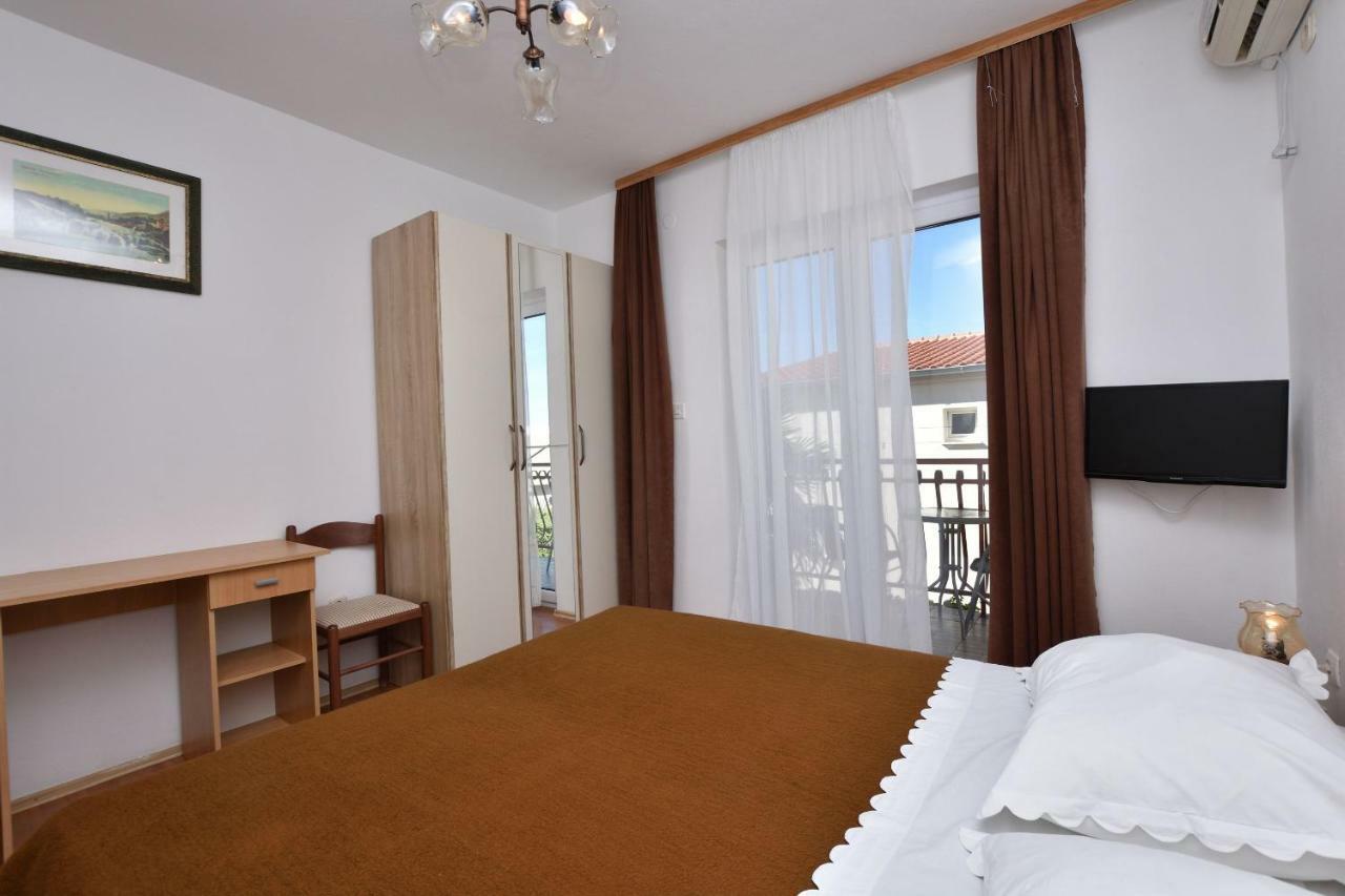 Apartments And Room Kiko Primosten Ngoại thất bức ảnh